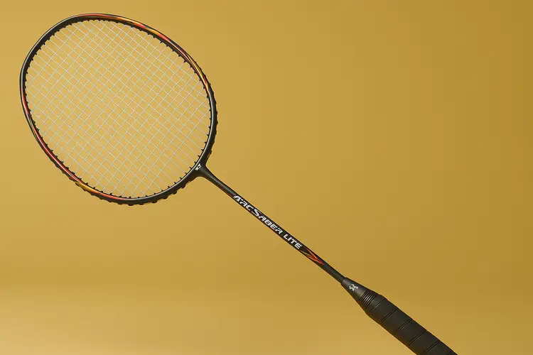 รีวิว ไม้แบดมินตัน Yonex Arcsaber Lite: ไม้แบดฯ น้ำหนักเบา สำหรับมือใหม่/ระดับกลาง ตบดี คอนโทรลได้ไหม?