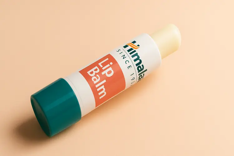 รีวิว ลิปบาล์ม Himalaya ยอดฮิต ปากนุ่มชุ่มชื้น ไม่แห้งแตก ราคาหลักสิบ ดีจริงต้องมี!