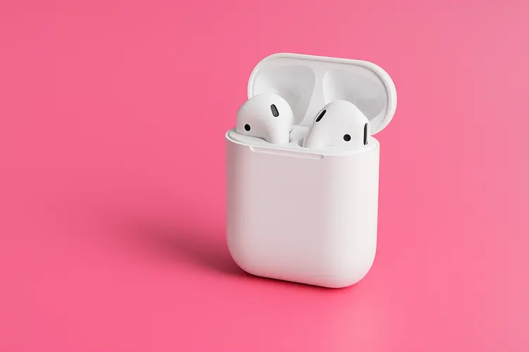 Apple AirPods ราคาล่าสุด แต่ละรุ่นราคาเท่าไหร่? ซื้อที่ไหนคุ้มสุด